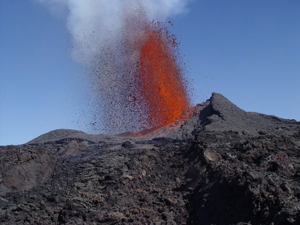 Le Piton de la Fournaise en éruption
